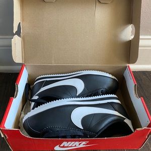 woman’s classic cortez leather